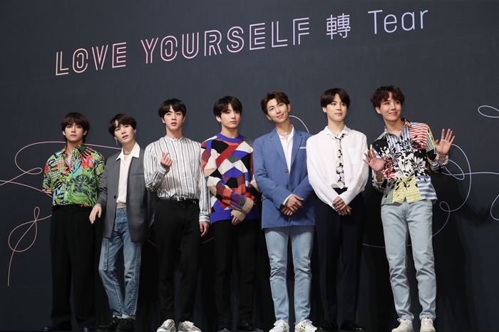180709_bts exhibition_article 01.jpg